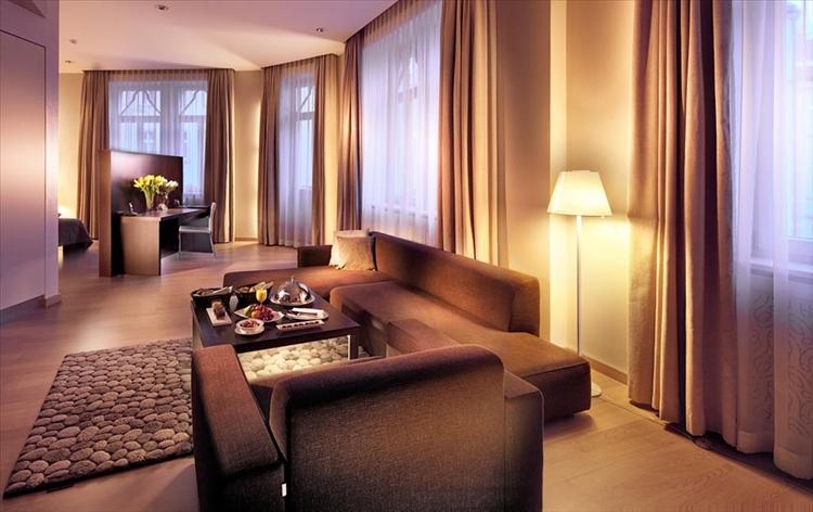 Deluxe Suite